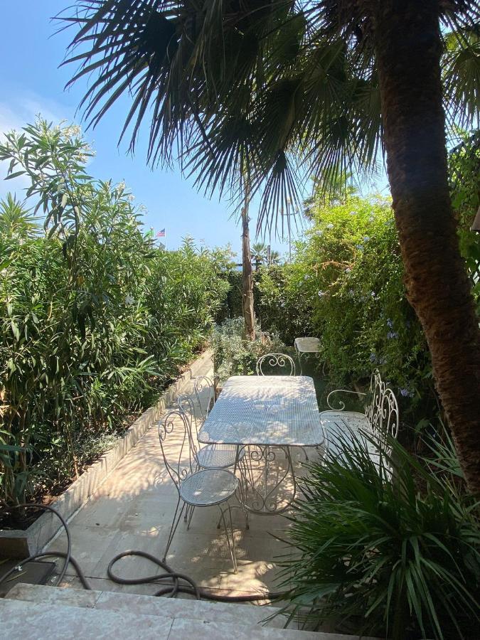 Sea Front Flat Promenade Des With Garden Ницца